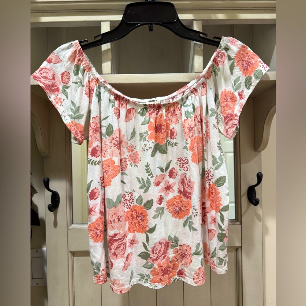 Garage floral cap sleeve off shoulder Tee size M